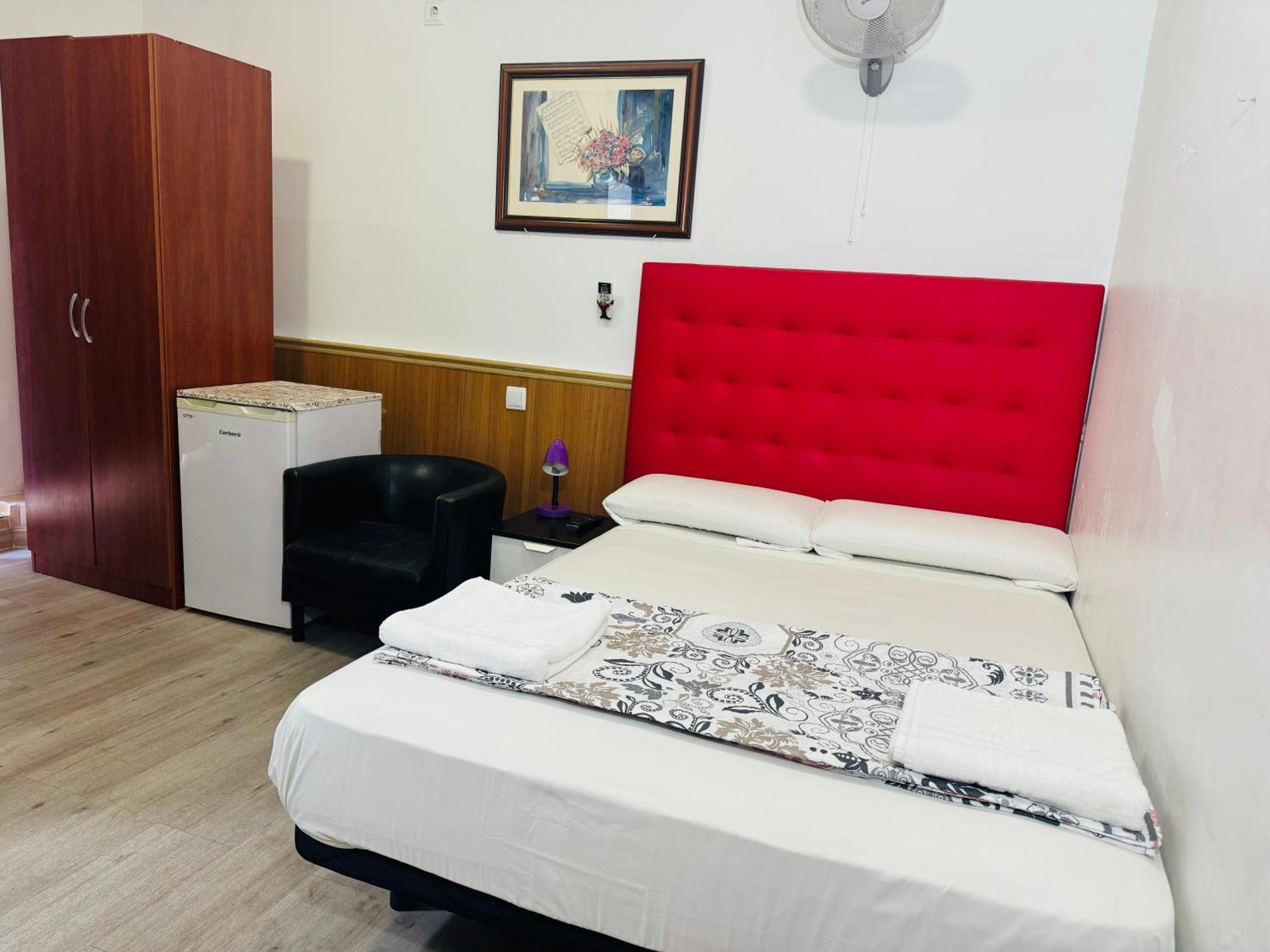 Hostal Mont Thabor Barcelona Exterior photo