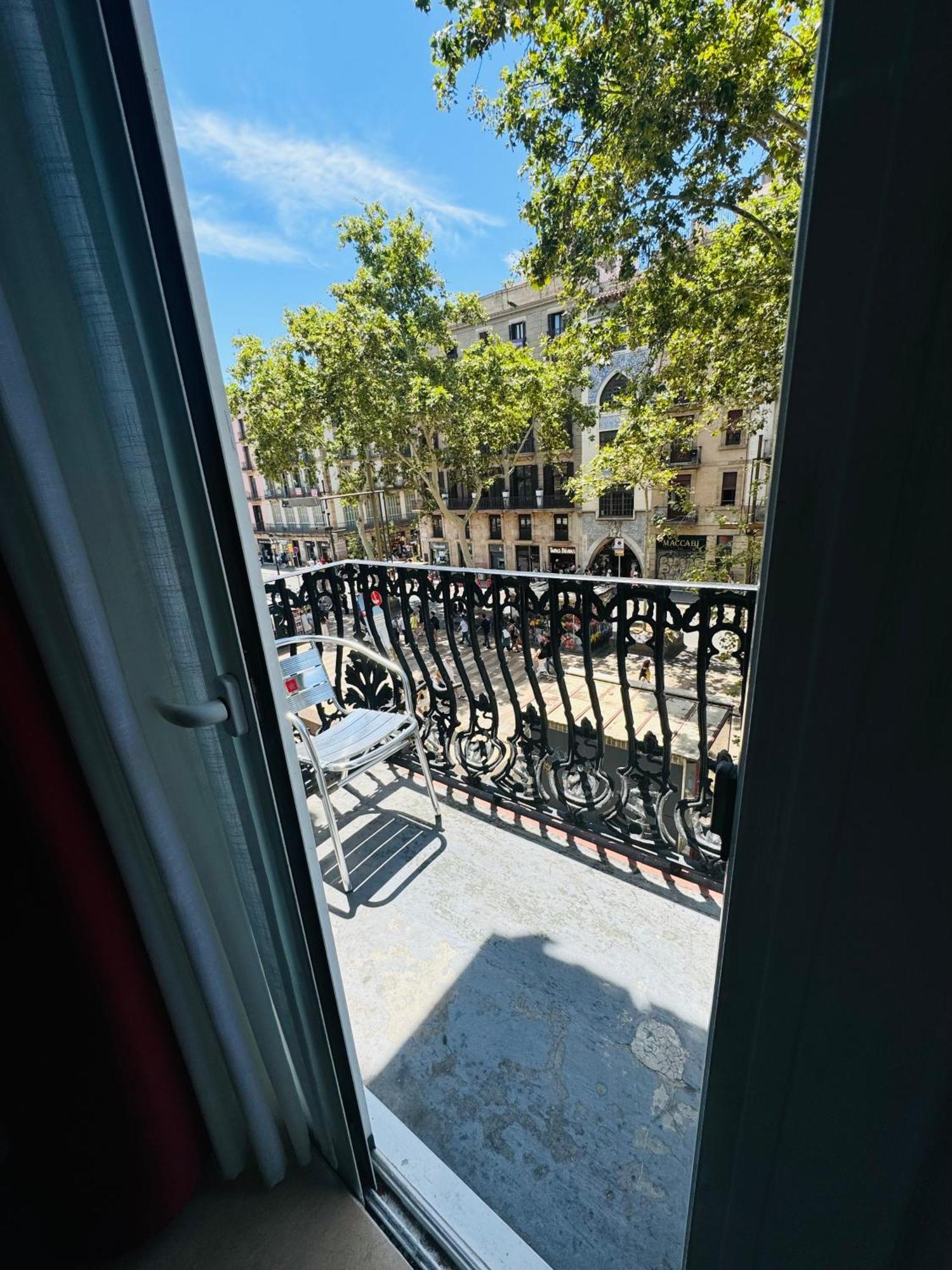 Hostal Mont Thabor Barcelona Exterior photo