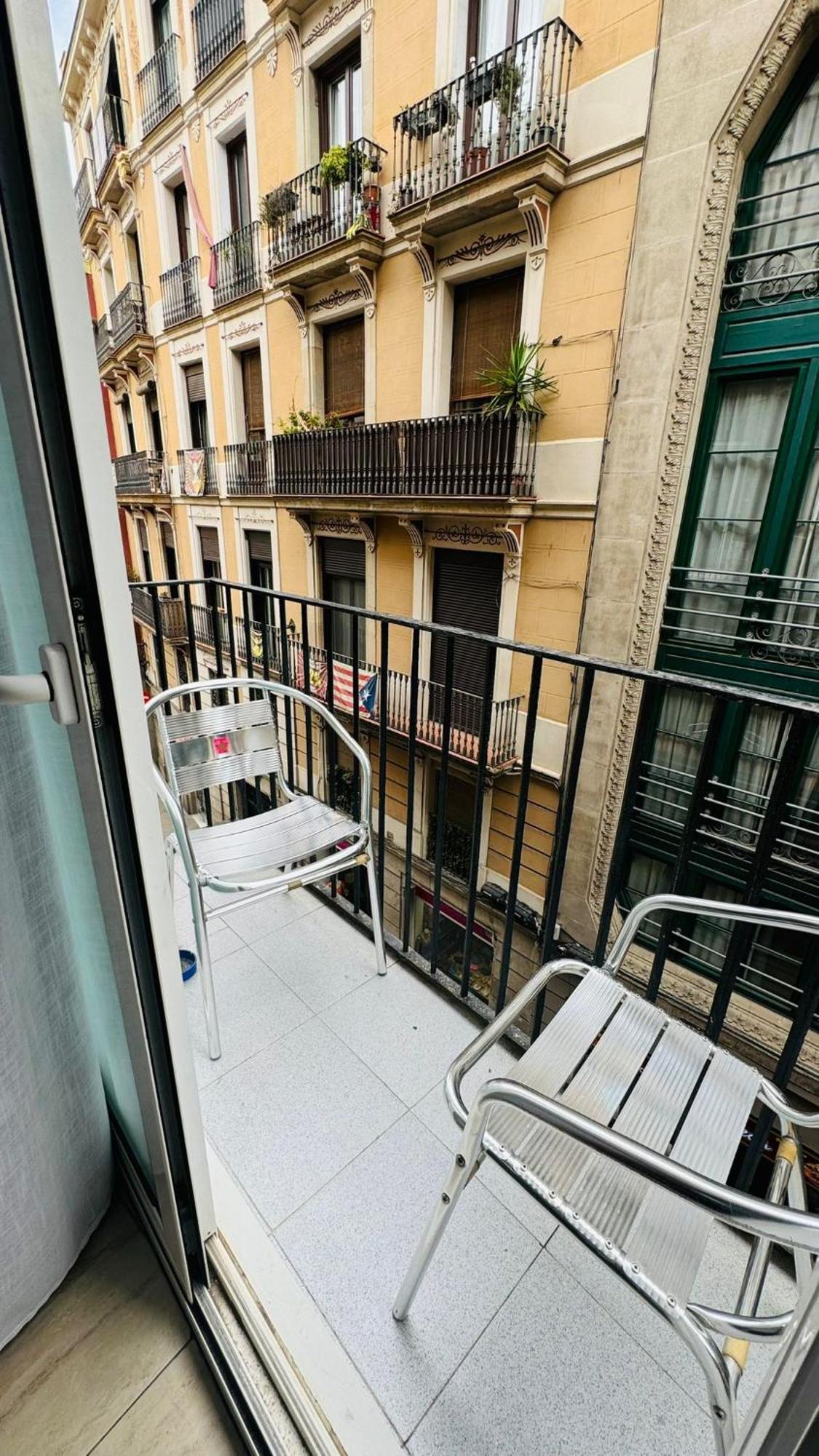 Hostal Mont Thabor Barcelona Exterior photo