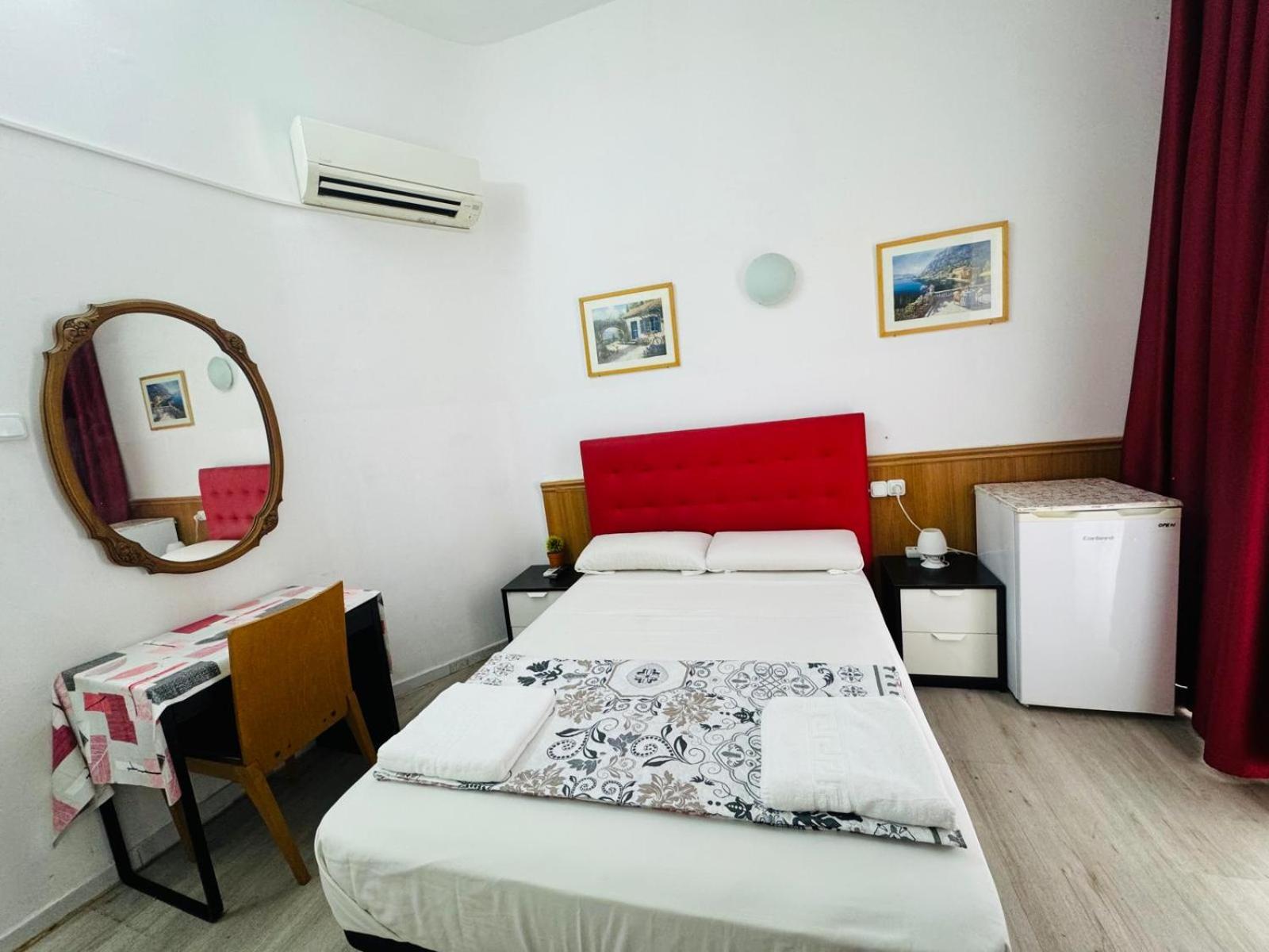 Hostal Mont Thabor Barcelona Exterior photo