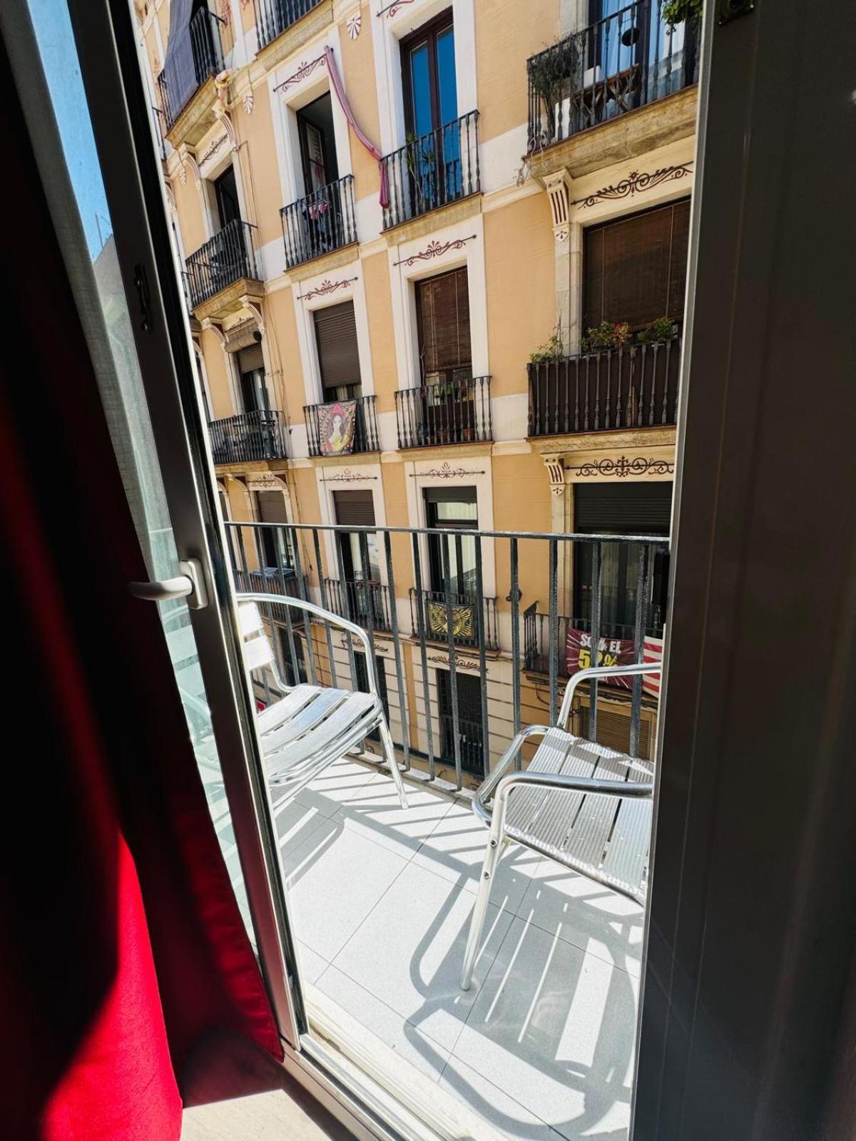 Hostal Mont Thabor Barcelona Exterior photo
