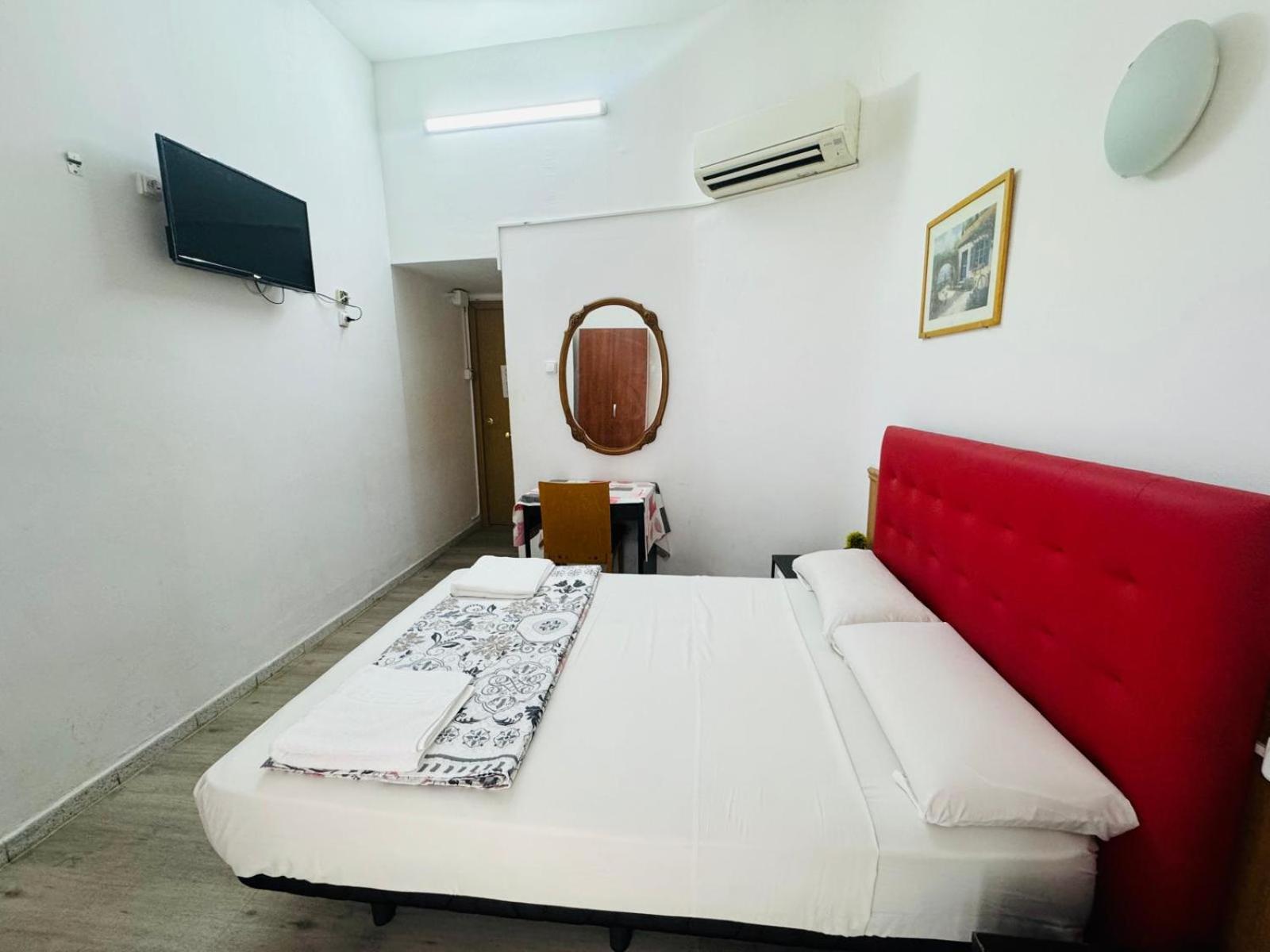 Hostal Mont Thabor Barcelona Exterior photo