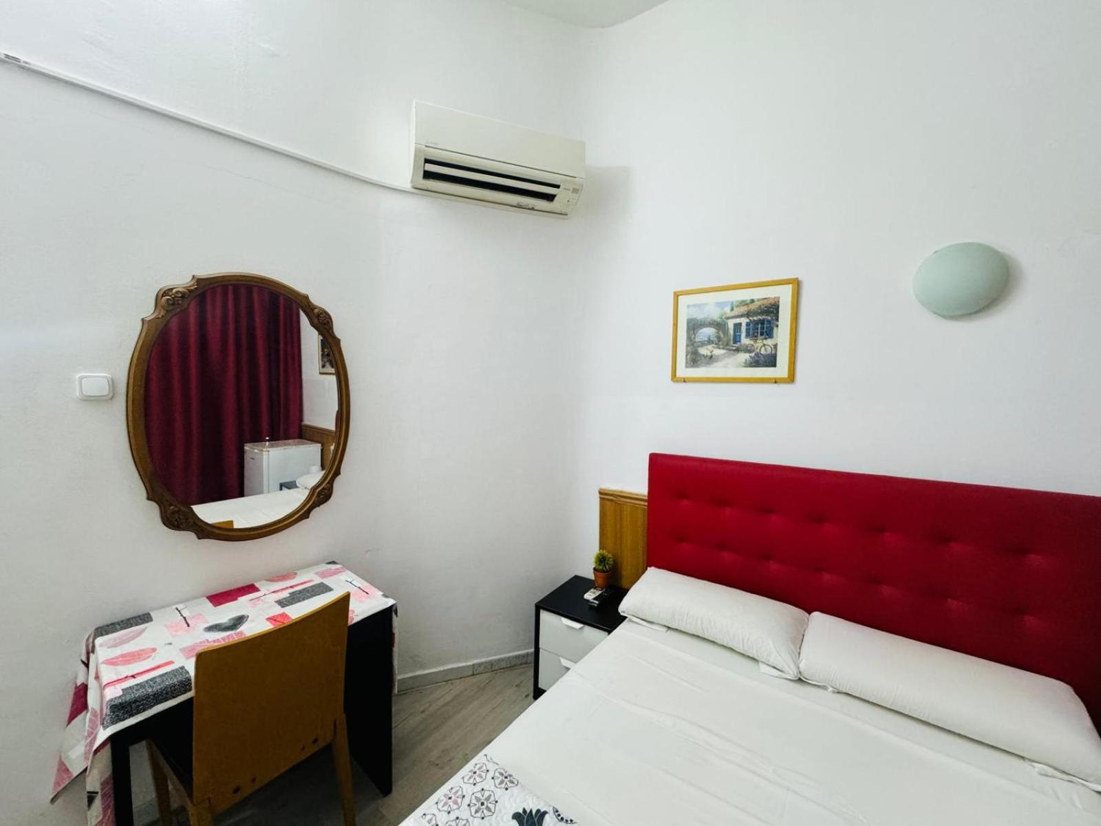 Hostal Mont Thabor Barcelona Exterior photo