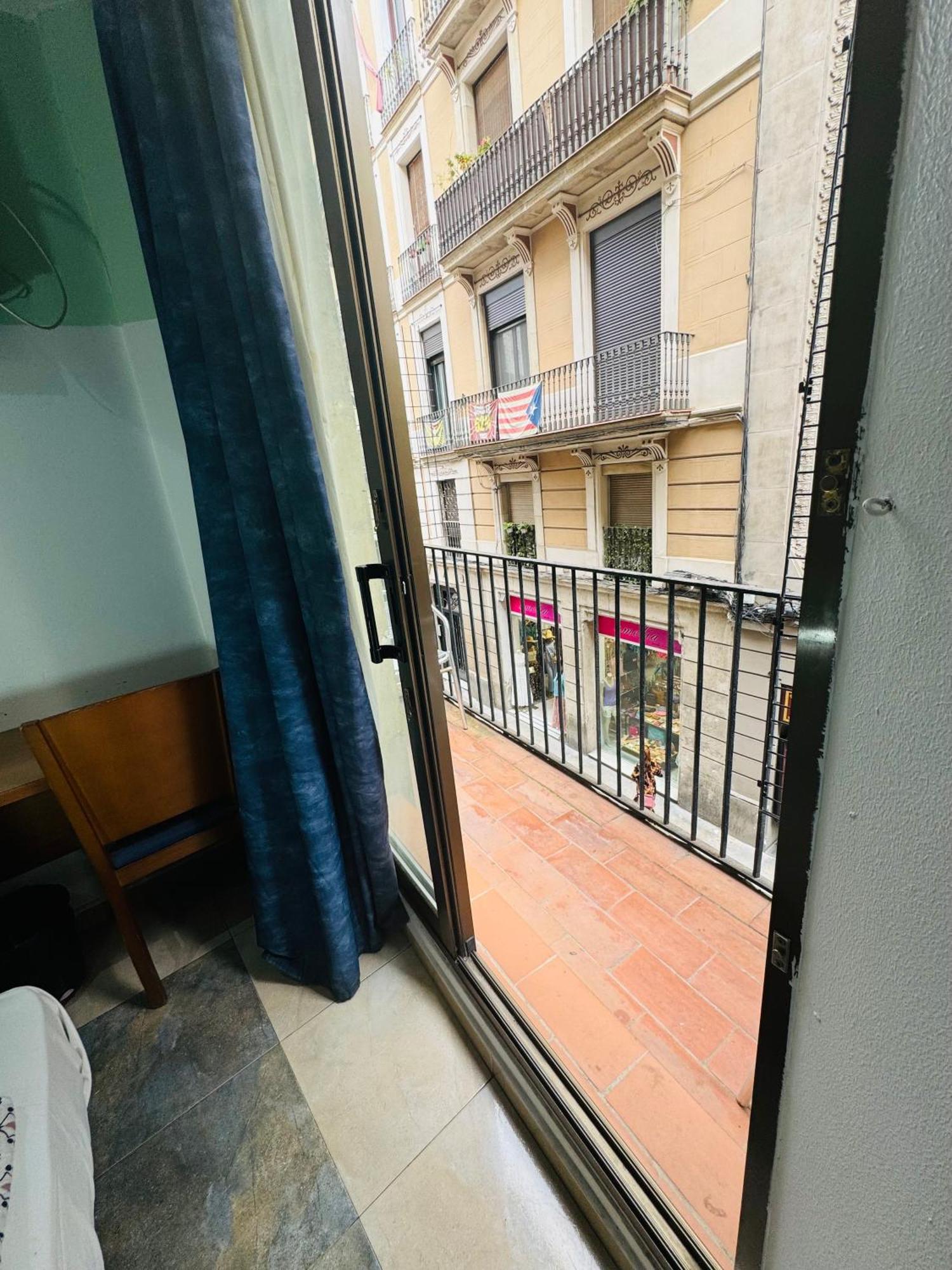Hostal Mont Thabor Barcelona Exterior photo