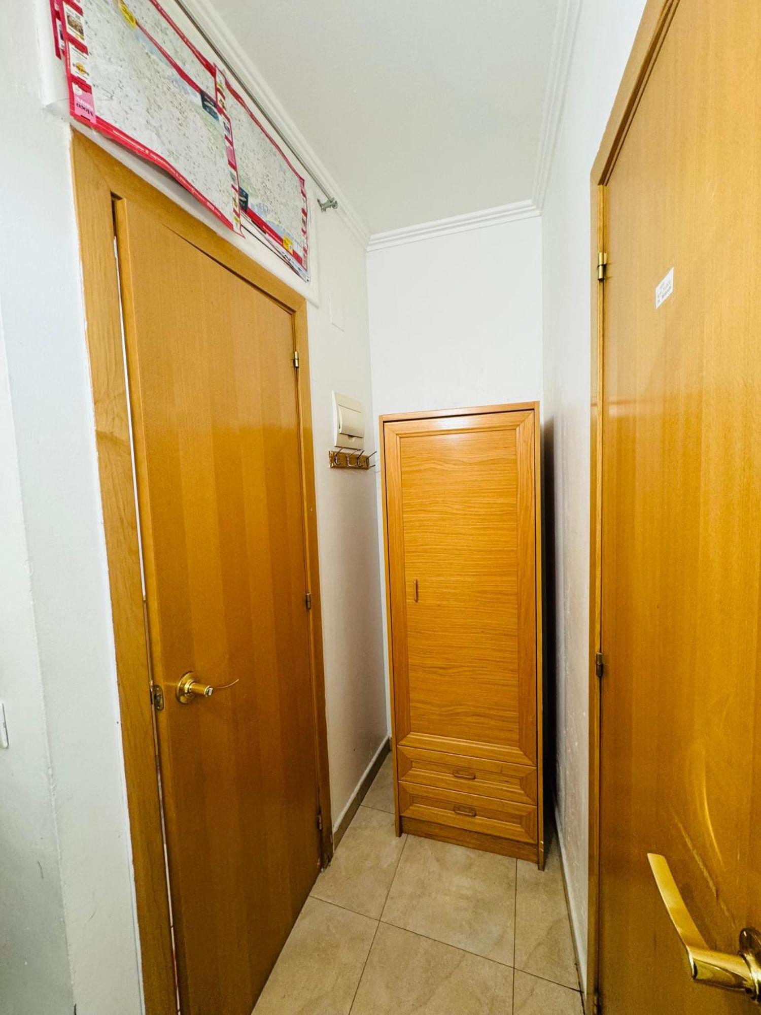 Hostal Mont Thabor Barcelona Exterior photo