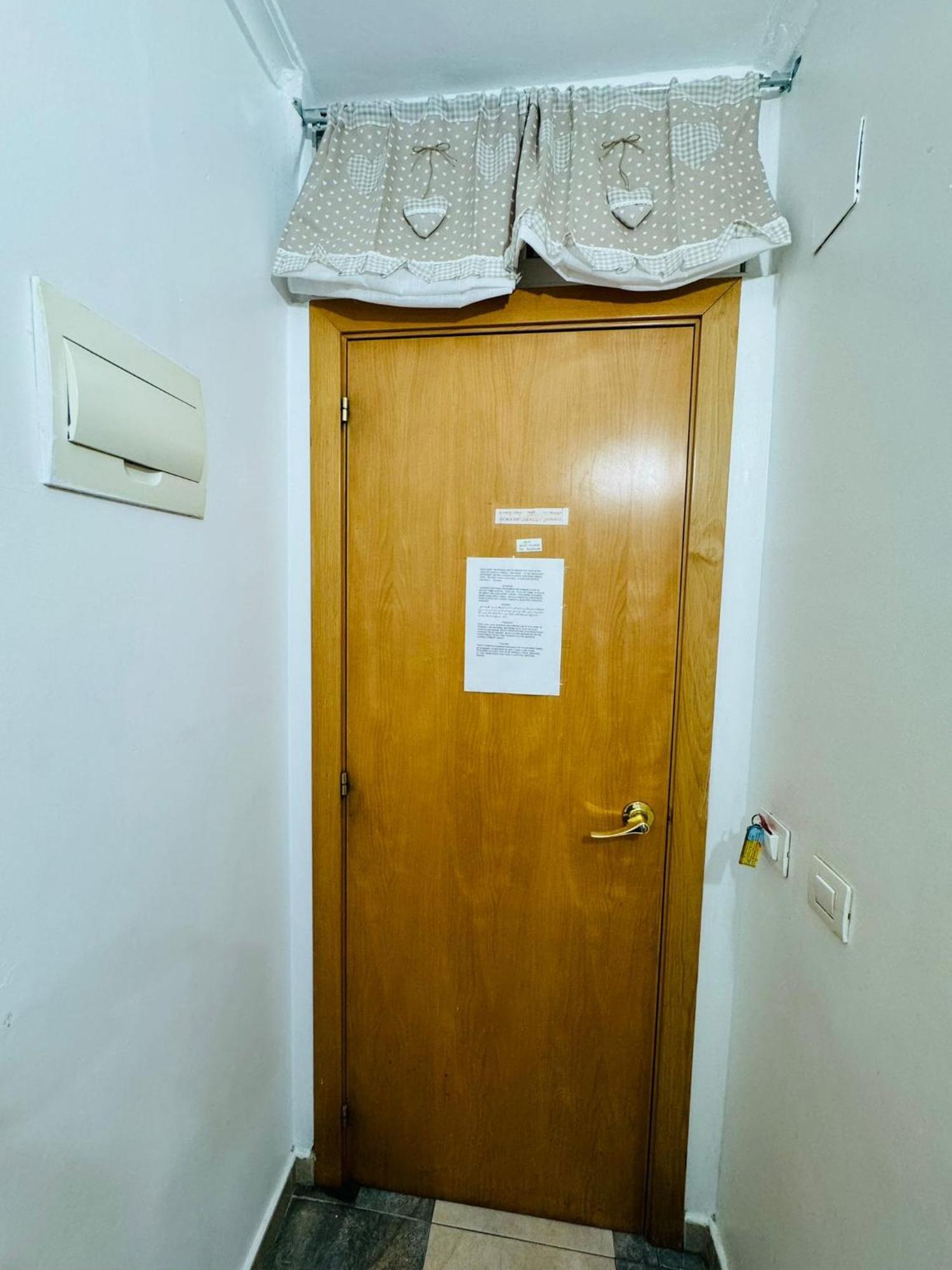 Hostal Mont Thabor Barcelona Exterior photo