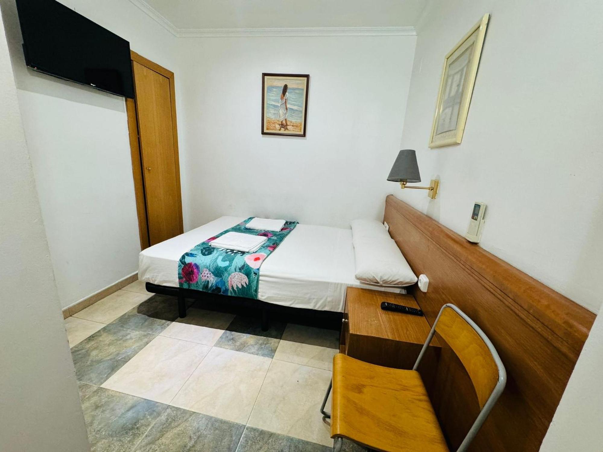 Hostal Mont Thabor Barcelona Exterior photo