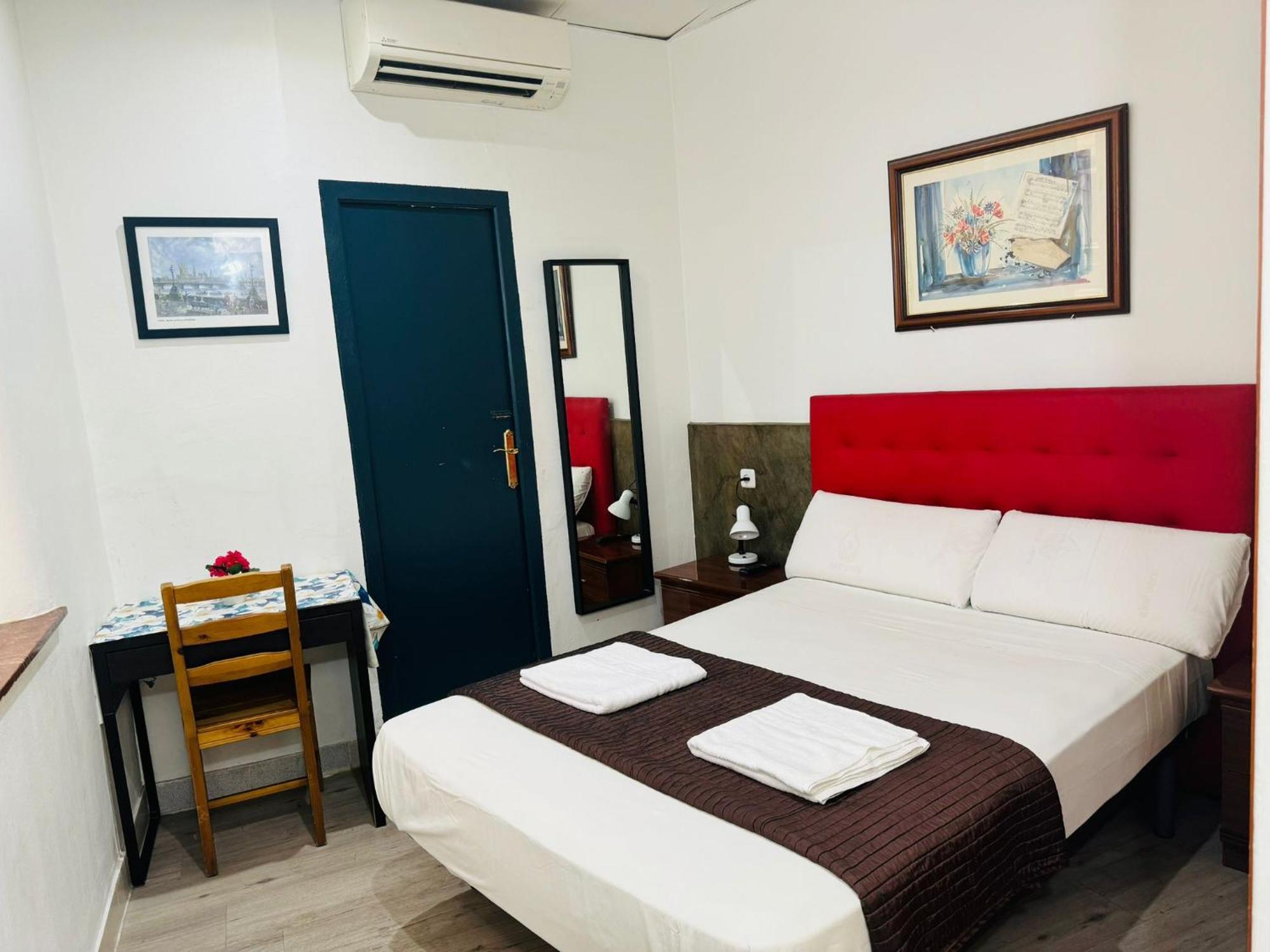 Hostal Mont Thabor Barcelona Exterior photo