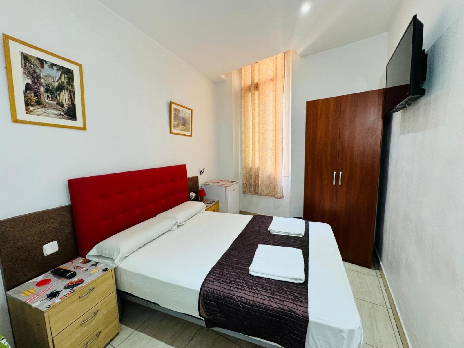 Hostal Mont Thabor Barcelona Exterior photo