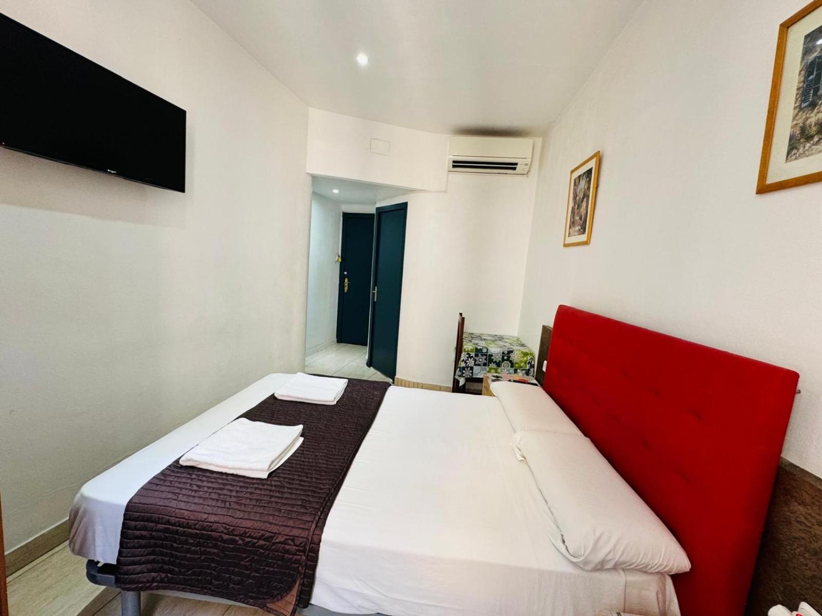 Hostal Mont Thabor Barcelona Exterior photo