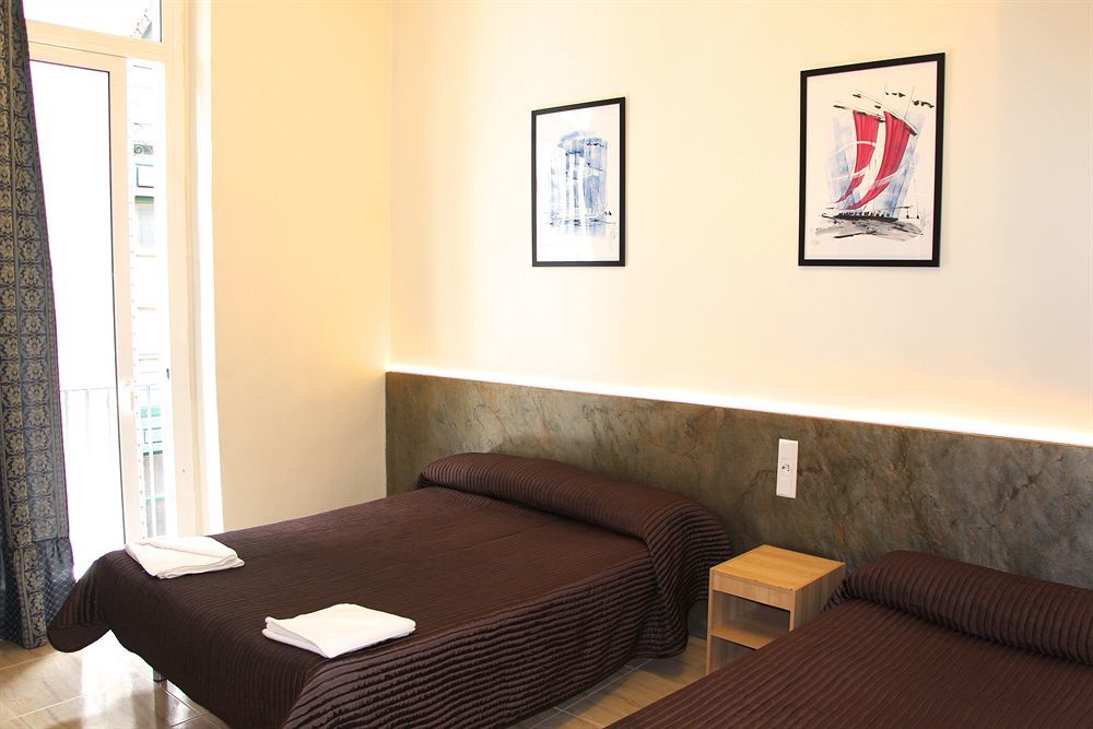 Hostal Mont Thabor Barcelona Exterior photo